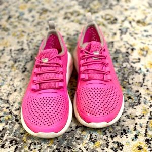 Crocs Sneakers 🎀 Size 3